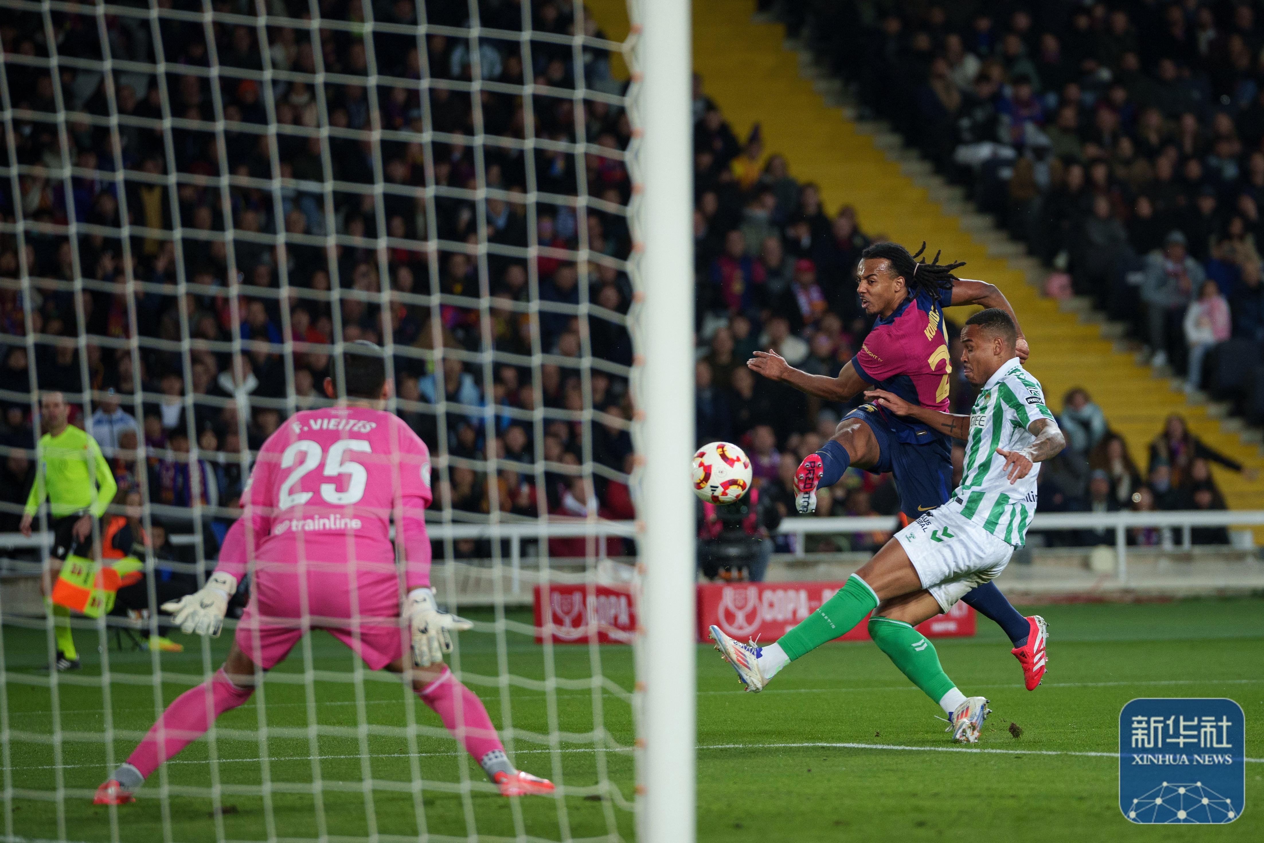 九游体育-塔图姆迎来十赛季出色发挥，西班牙队观众热烈欢呼！观众掌声雷动的简单介绍-九游体育